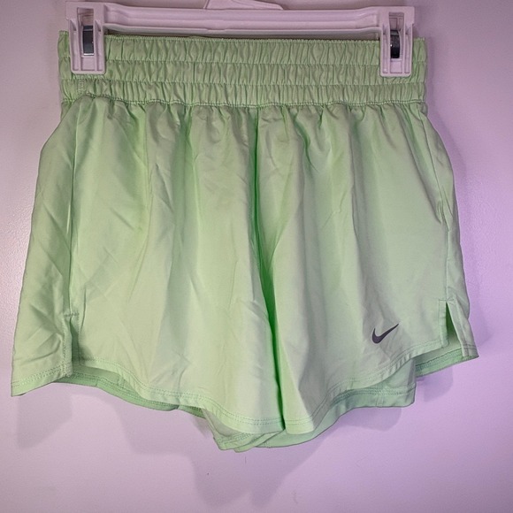 Nike Women's Dri fit loose fit shorts  lime green XS $48 MSRP - Picture 1 of 4